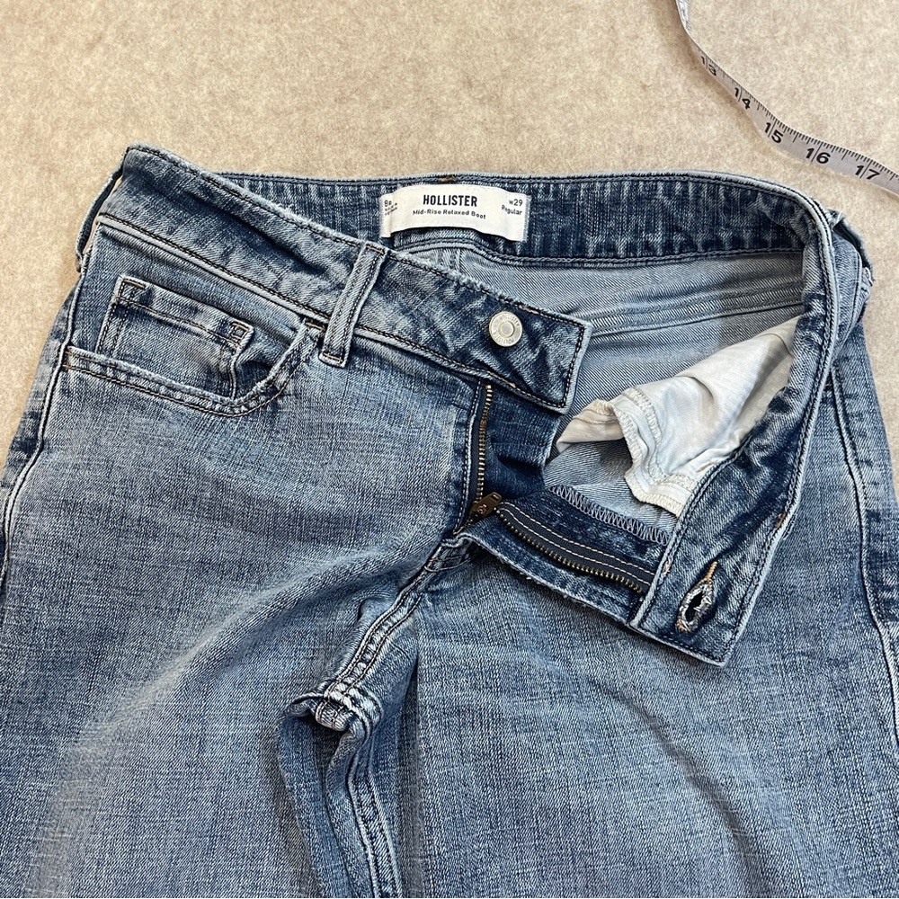 Hollister Mid Rise Relaxed Boot Medium Wash Blue Denim Jeans Womens Size 29 Reg - Picture 5 of 10